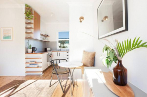 Sun-filled North Bondi Apartment moments to beach, Sydney